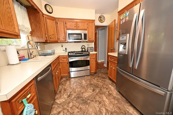 7601 58th RD, Middle Village, NY 11379