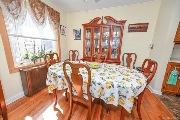 7601 58th RD, Middle Village, NY 11379
