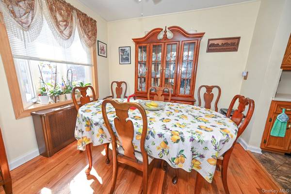 7601 58th RD, Middle Village, NY 11379