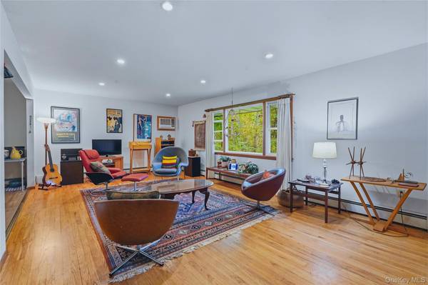 5 Stonehedge AVE, New Paltz, NY 12561