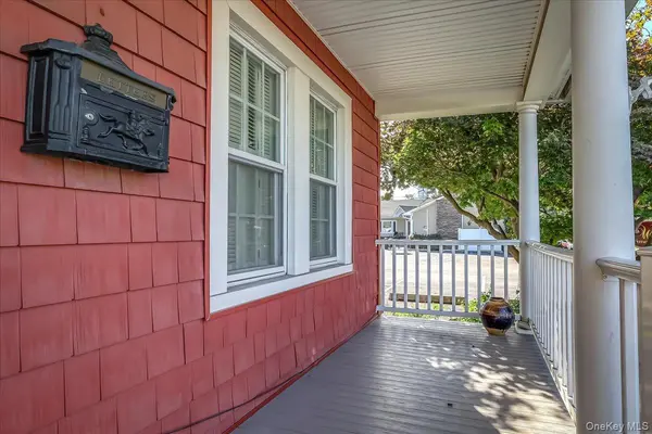 55 Columbia ST, Farmingdale, NY 11735