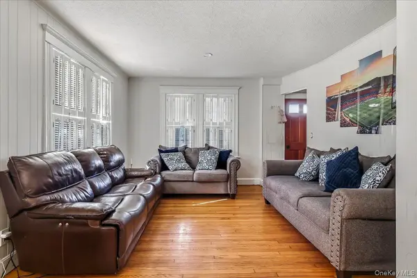 55 Columbia ST, Farmingdale, NY 11735