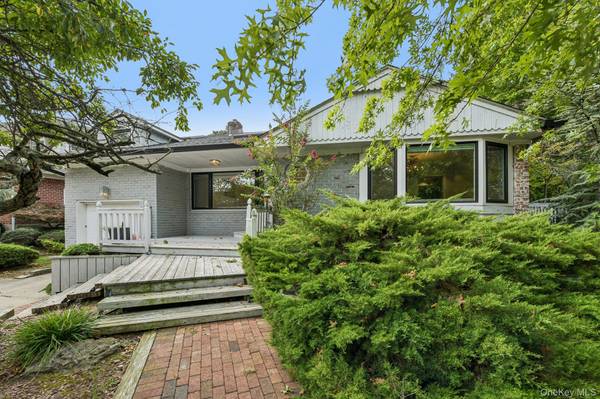 850 Oliver ST, Woodmere, NY 11598