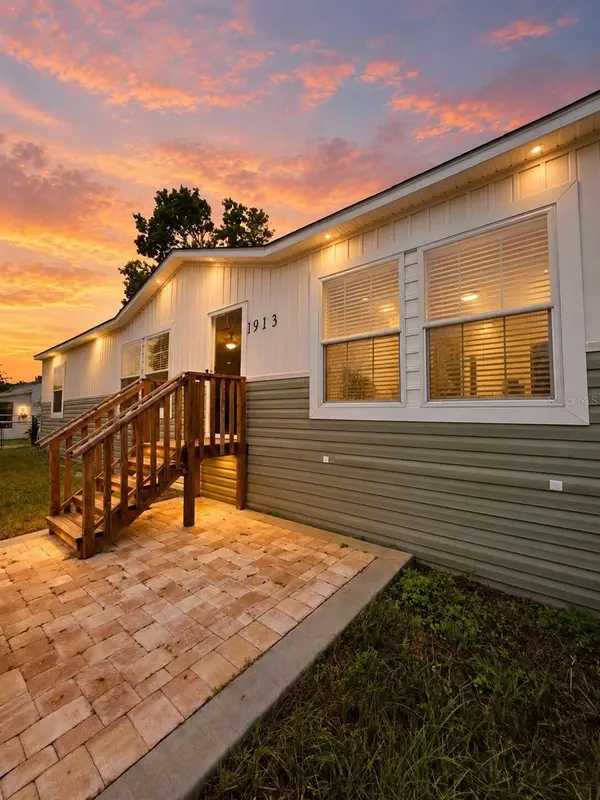 1913 WOODCREST DR, Ormond Beach, FL 32174