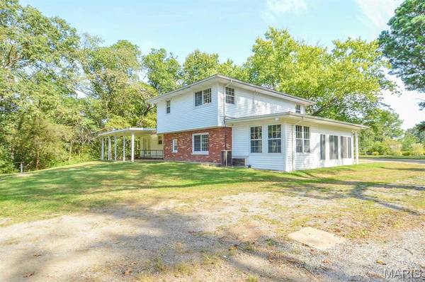 740 Cemetery RD, Freeburg, IL 62243