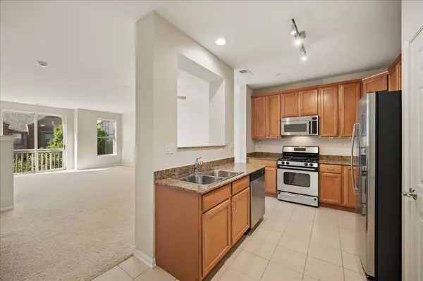 1781 Tudor LN #204, Northbrook, IL 60062