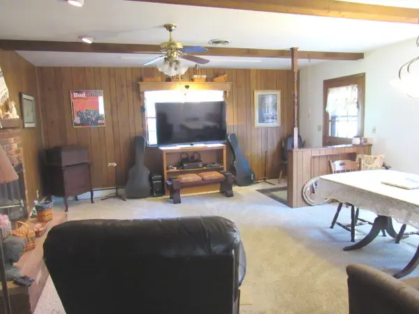 74 Hillcrest DR, Clinton, IL 61727