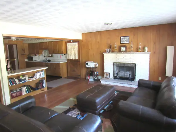 74 Hillcrest DR, Clinton, IL 61727