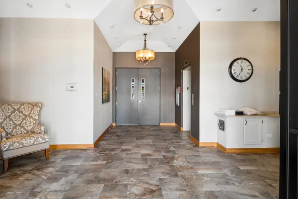 14 S Ashland AVE #204, La Grange, IL 60525