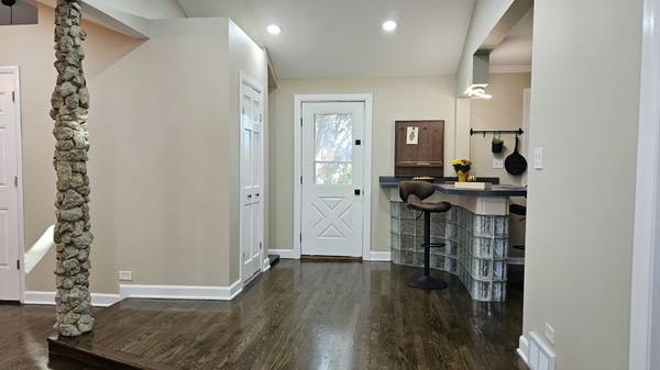 1105 S Hough ST, Barrington, IL 60010