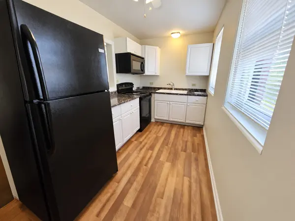 117 S Main ST #B, Algonquin, IL 60102