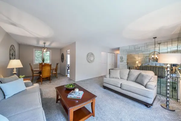 2287 Durham DR, Wheaton, IL 60189