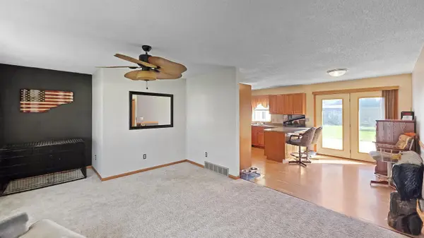 1225 1st ST, Jesup, IA 50648