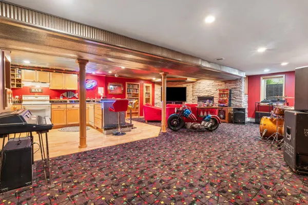 1904 16th ST NW, Faribault, MN 55021