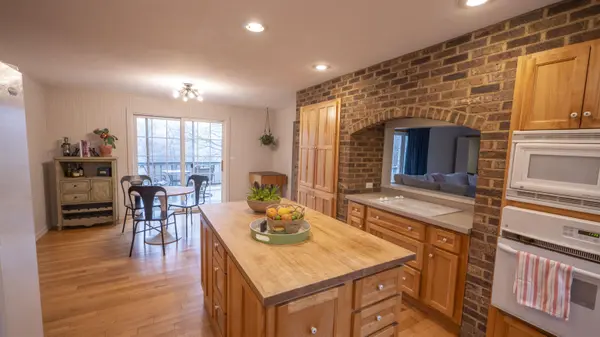 8716 FOUNTAIN GROVE RD, Amherst, WI 54406