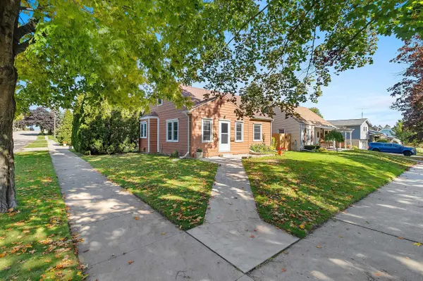 834 MANITOU ST, Manitowoc, WI 54220