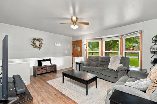 1011 S BLUEMOUND DR, Appleton, WI 54914