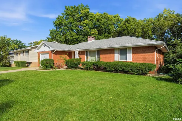 2711 W CASTLE CT, Peoria, IL 61614