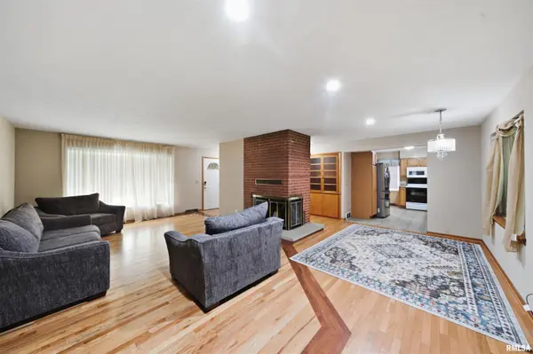 2711 W CASTLE CT, Peoria, IL 61614
