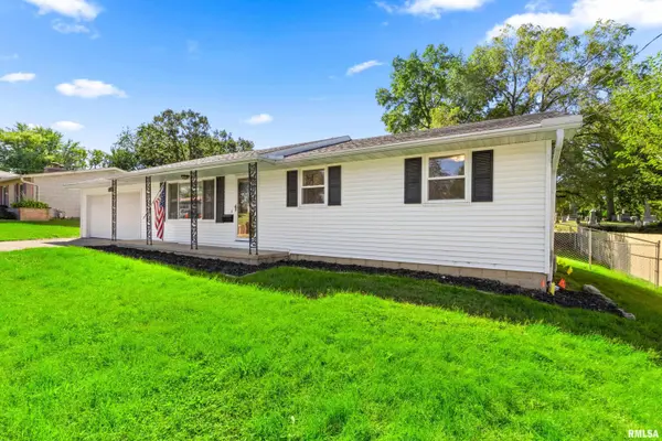 610 OAKWOOD LN, Washington, IL 61571