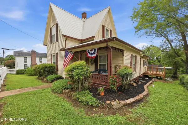627 Medaris St, Clinton, TN 37716