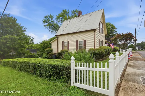 627 Medaris St, Clinton, TN 37716