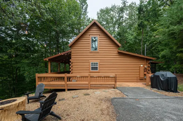1005 Daisy Ct, Sevierville, TN 37876
