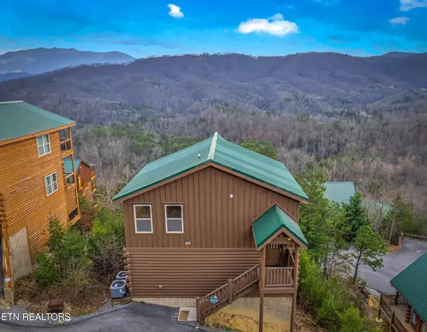 4836 Highland Place Way, Pigeon Forge, TN 37863