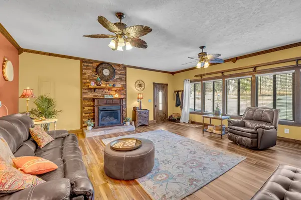 500 Golf Shores Dr, Winchester, TN 37398