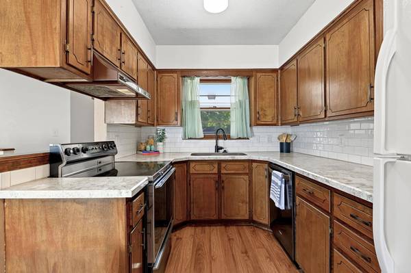 214 E Pioneer Pl, Mulvane, KS 67110