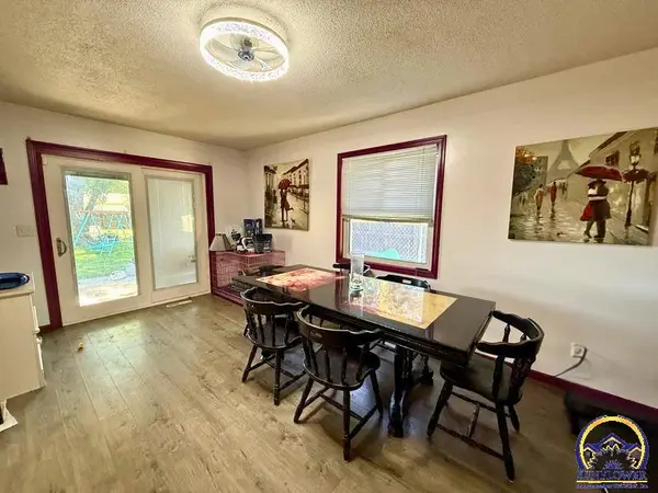 207 Osage Ave, Hiawatha, KS 66434
