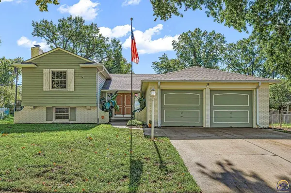 3054 SW Plass AVE, Topeka, KS 66611