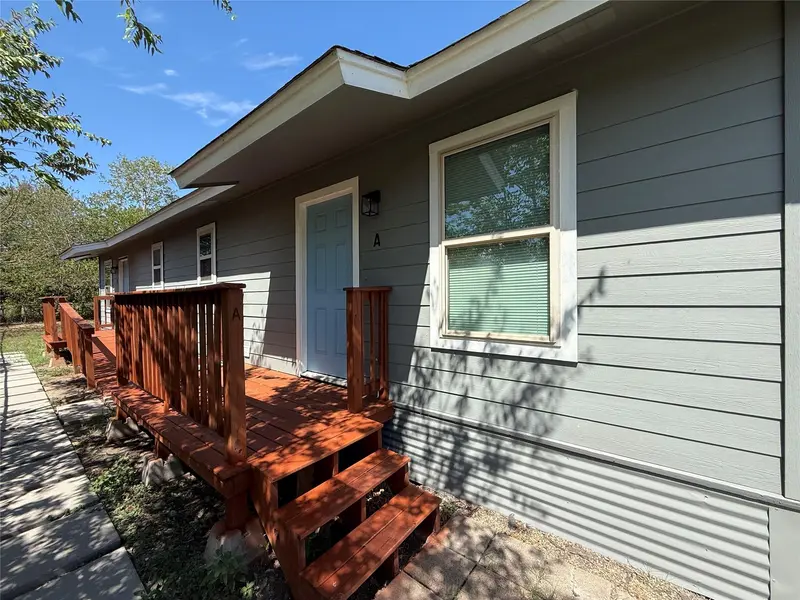 1009 Alex ST #A, Lockhart, TX 78644