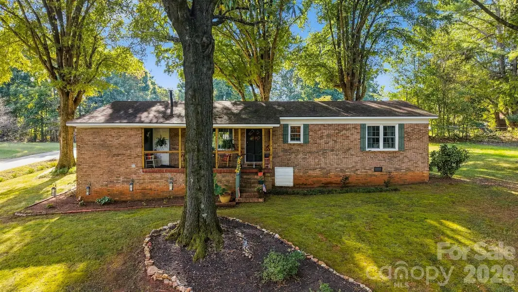 1210 2nd ST SE, Conover, NC 28613