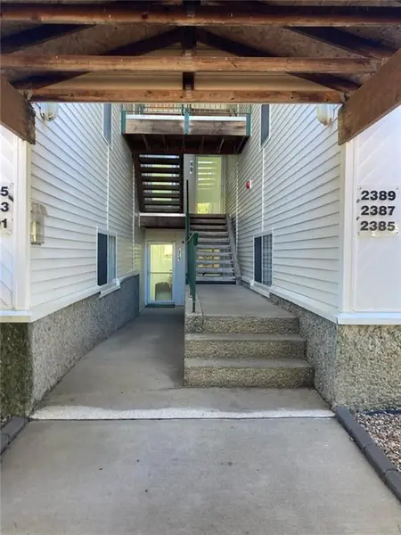 2393 NE 68th ST, Gladstone, MO 64118