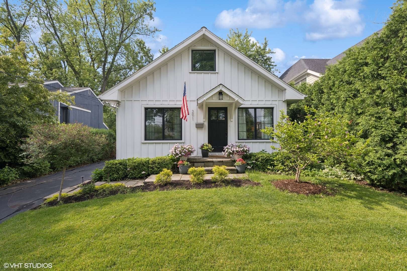 291 Oak ST, Glen Ellyn, IL 60137