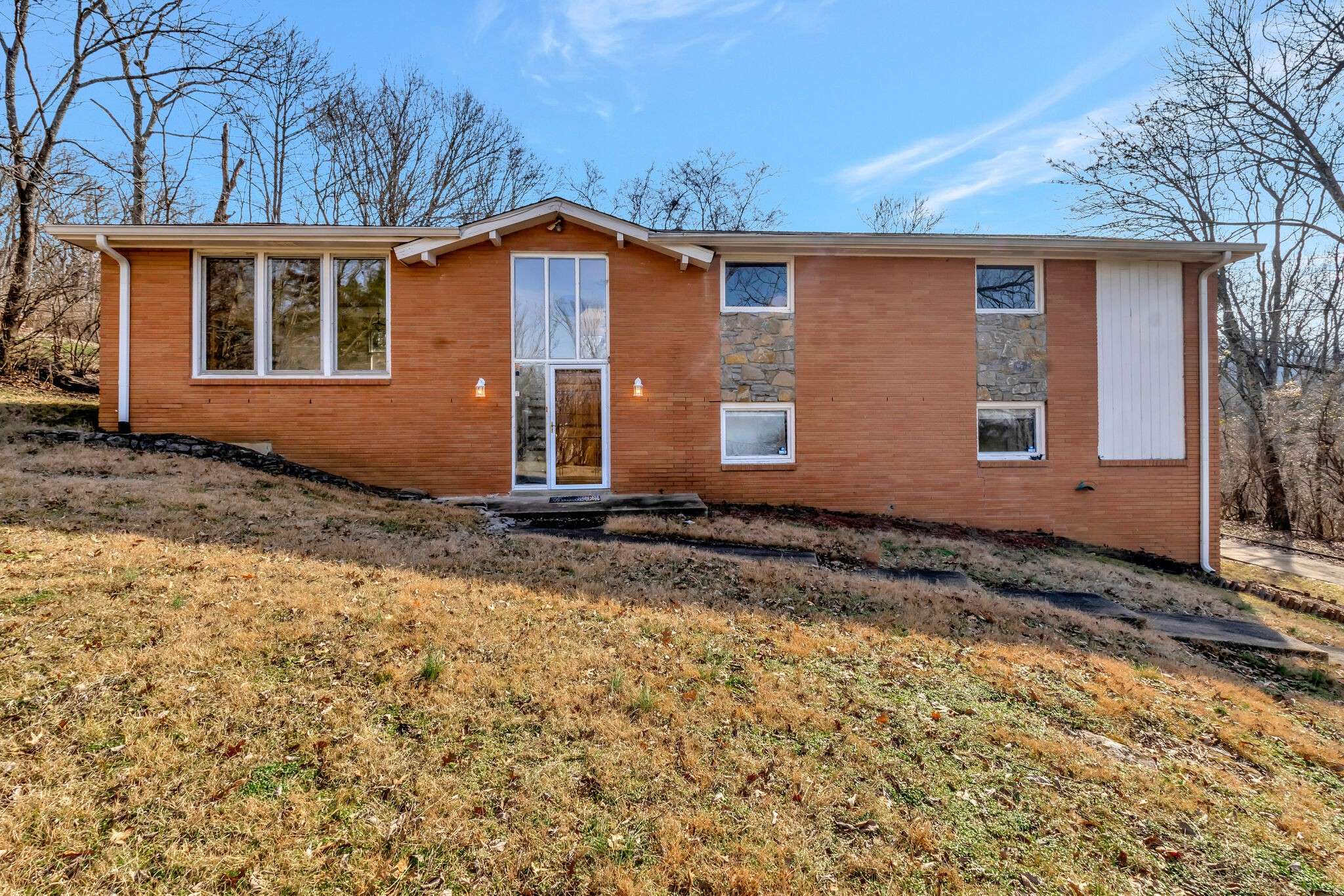6469 Fleetwood Dr, Nashville, TN 37209