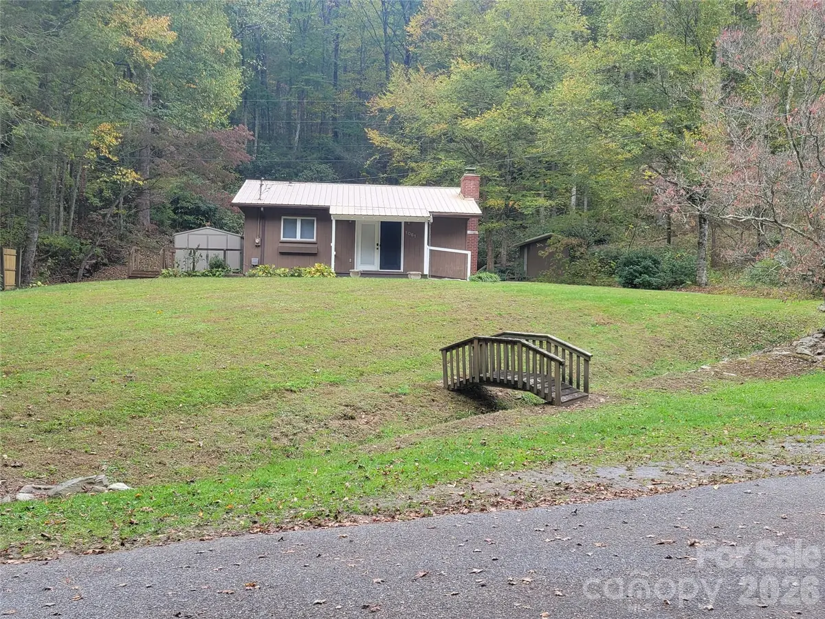 1061 Caldwell DR, Maggie Valley, NC 28751