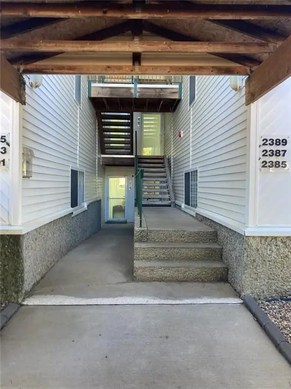 2393 NE 68th ST, Gladstone, MO 64118