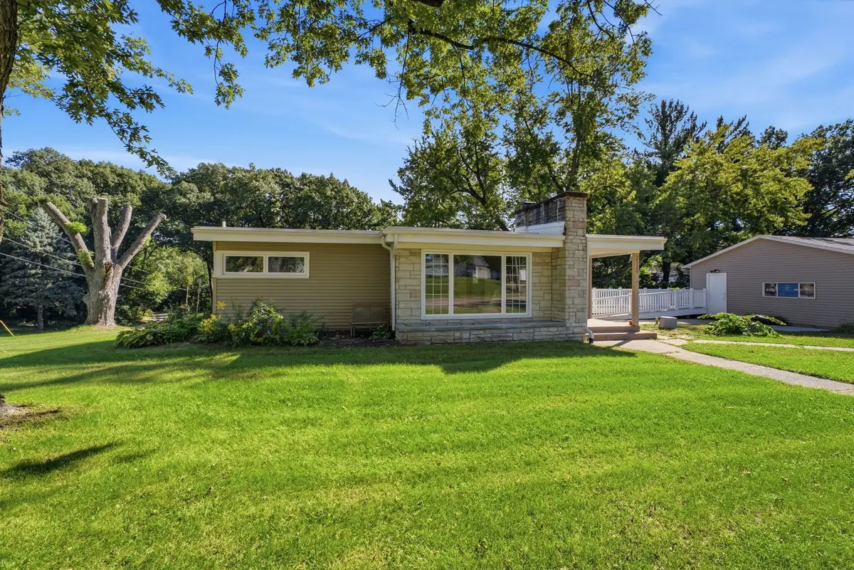 2510 7th ST, Moline, IL 61265