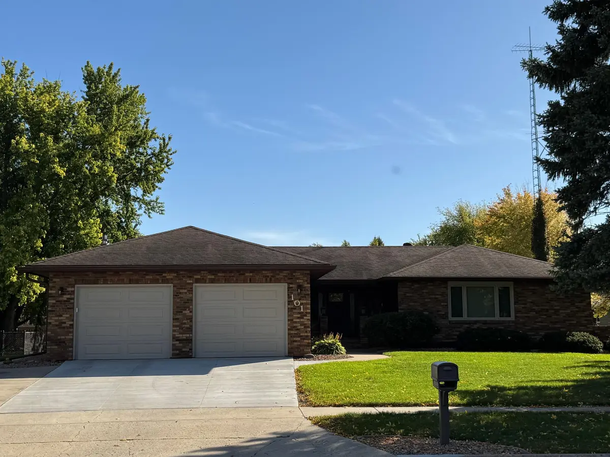 101 37th AVE S, Moorhead, MN 56560