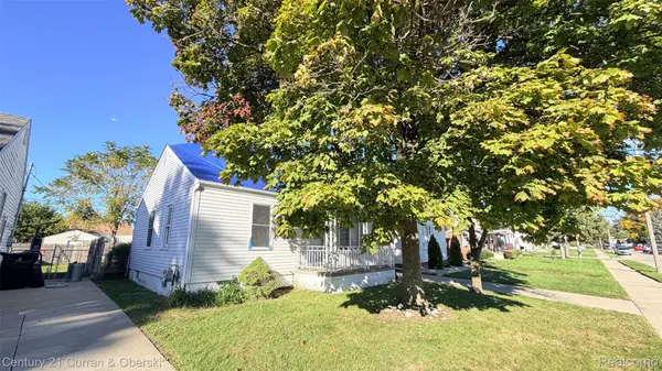 864 Hudson ST, Wyandotte, MI 48192