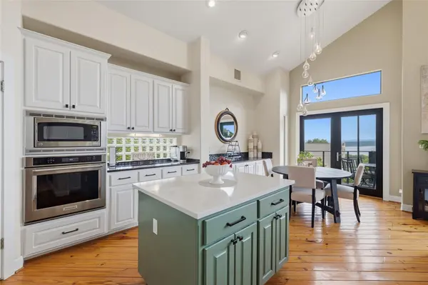 208 Morar DR, Spicewood, TX 78669