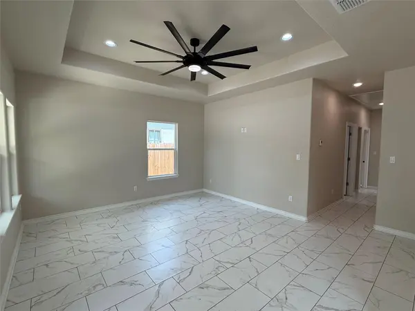 811 5th ST, Lockhart, TX 78644