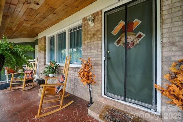1210 2nd ST SE, Conover, NC 28613