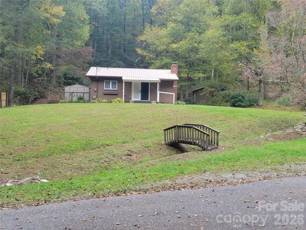 1061 Caldwell DR, Maggie Valley, NC 28751