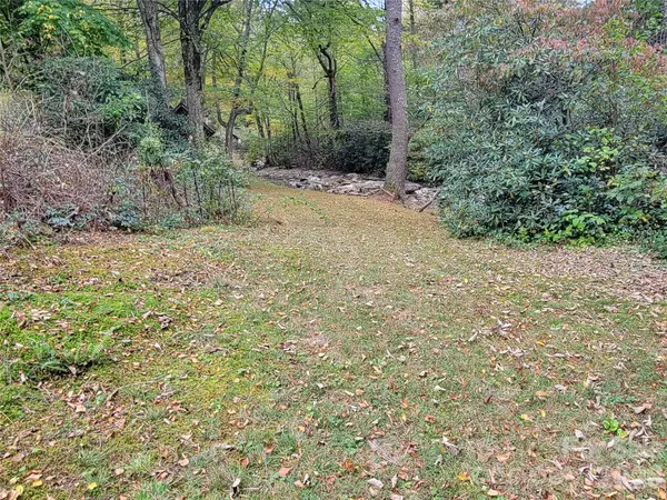 1061 Caldwell DR, Maggie Valley, NC 28751