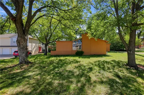 7415 W 61st ST, Mission, KS 66202