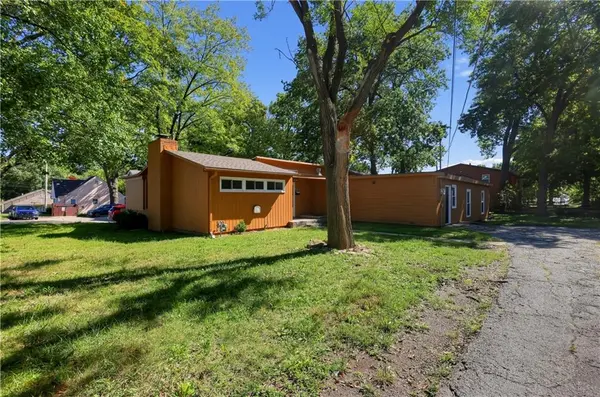 7415 W 61st ST, Mission, KS 66202