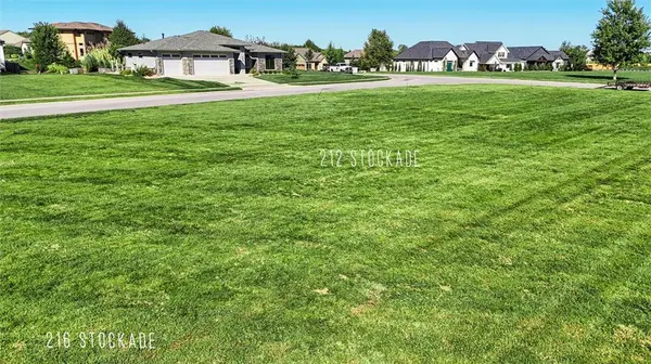 216 Stockade ST, Lawrence, KS 66049